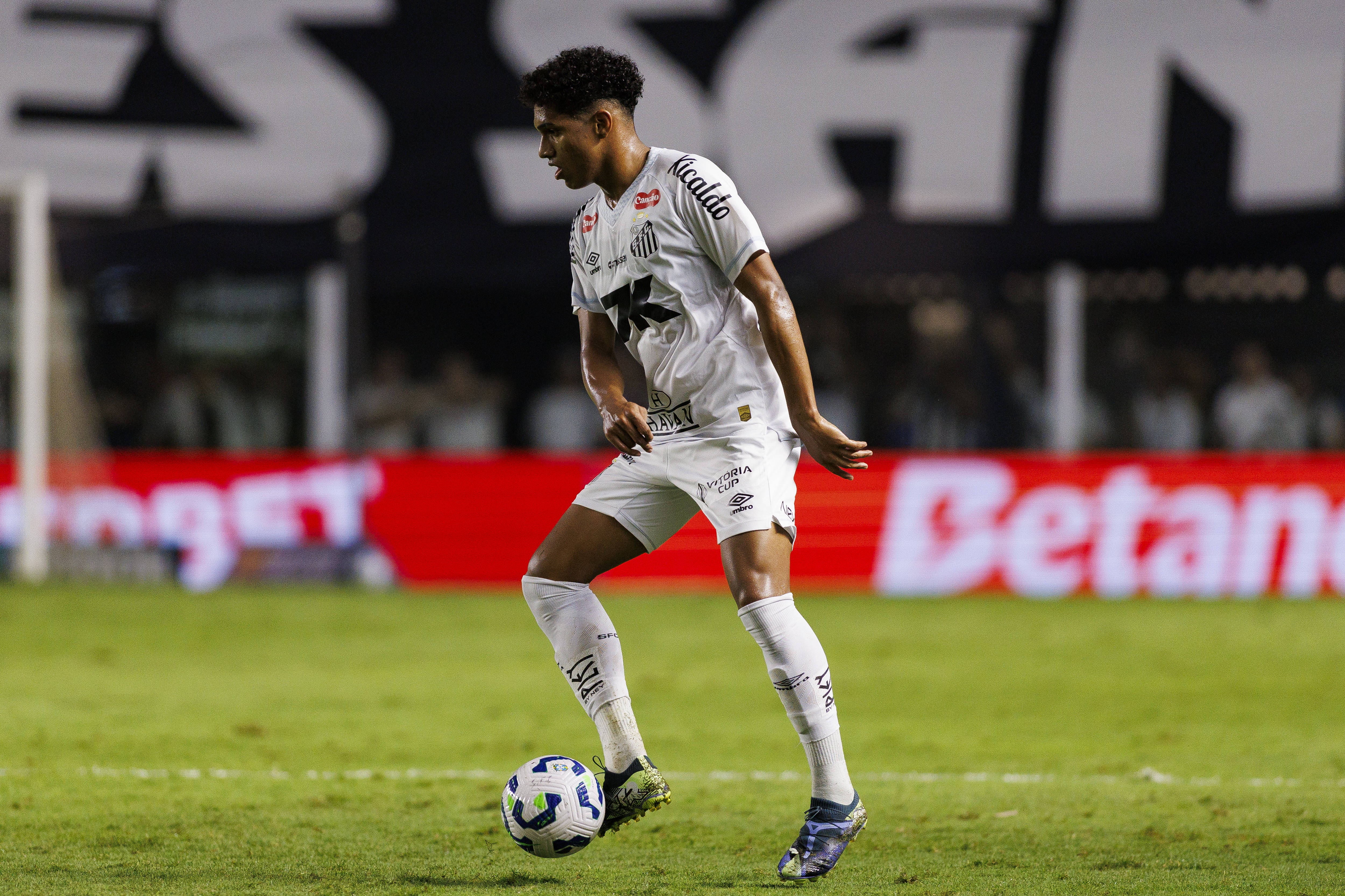 完美电竞-罗马诺：热刺和左后卫索萨就个人条款达成一致，和桑托斯仍在谈判