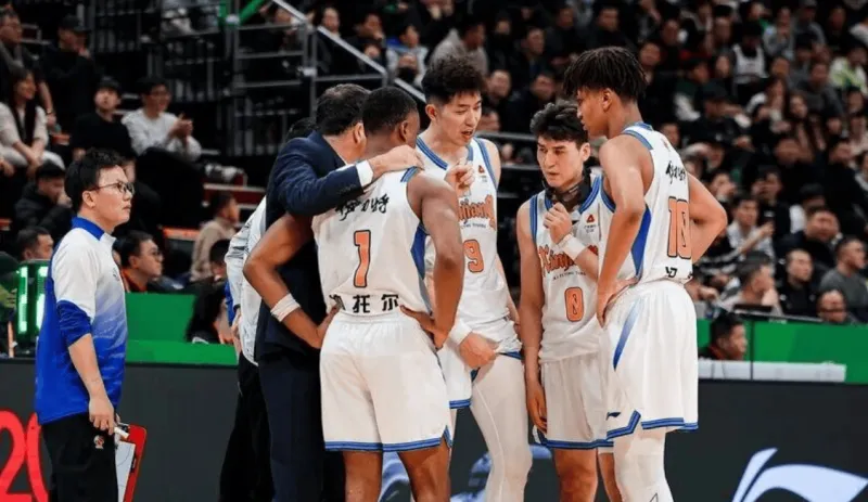 完美世界对战平台-新疆男篮总结比赛：多次缩小分差至两分，遗憾未能逆转比赛
