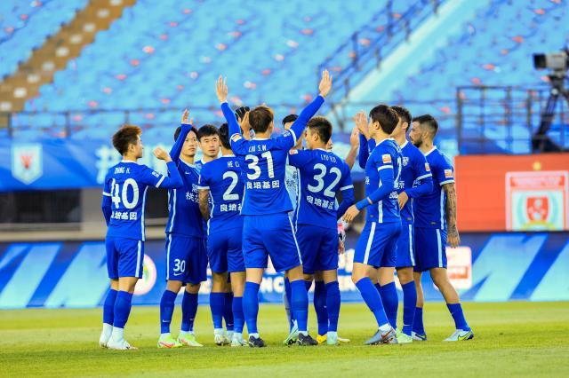 完美世界竞技体验-外援不整仍能“蜷取”三分 自信的三镇已露冠军相？