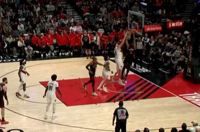 完美电竞-巴恩斯顶着克林根双手暴扣得手，猛龙末节开局领先开拓者6分