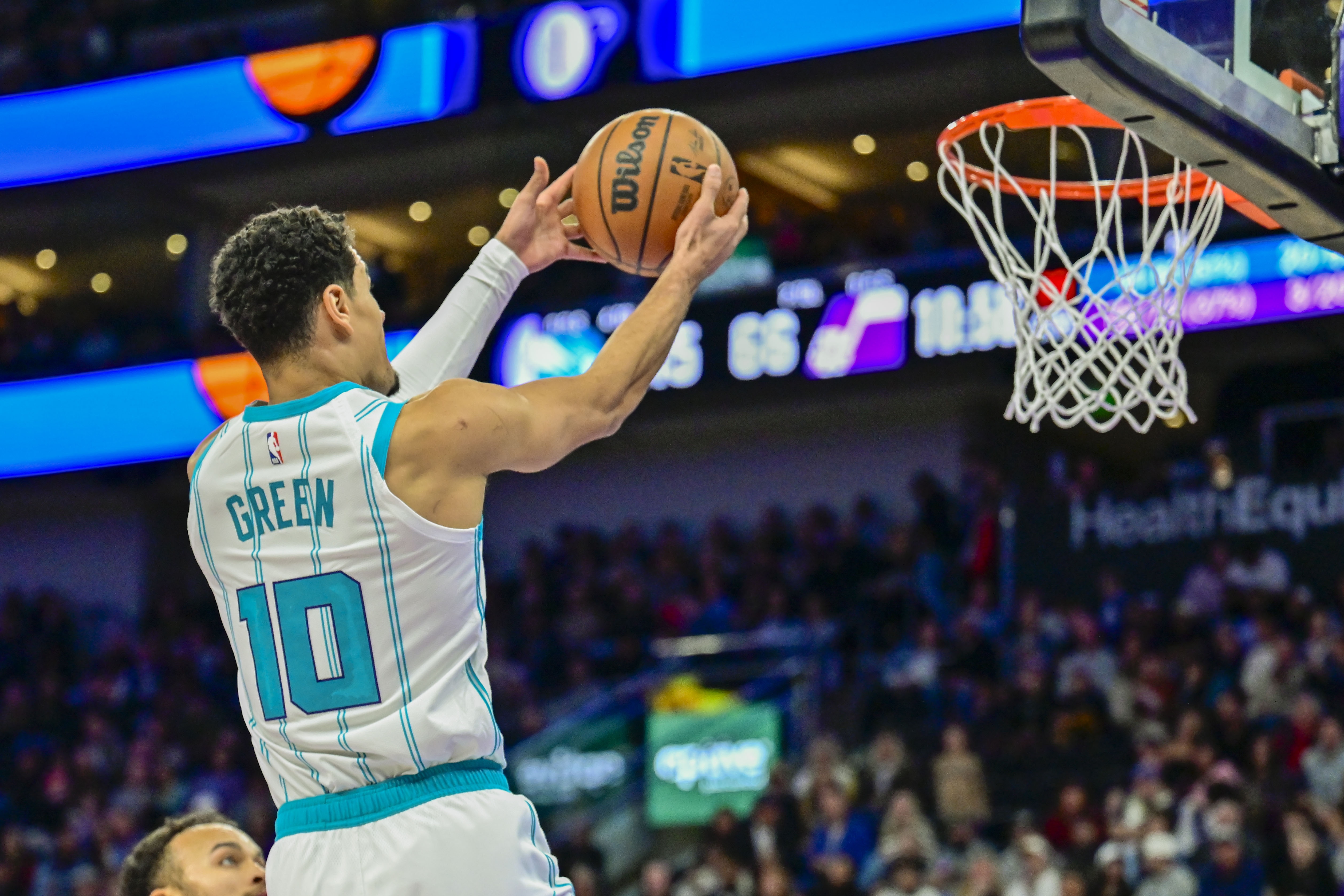 完美世界对战平台-攻防奇兵！约什·格林替补4中4高效拿下14分2板2助3断1帽